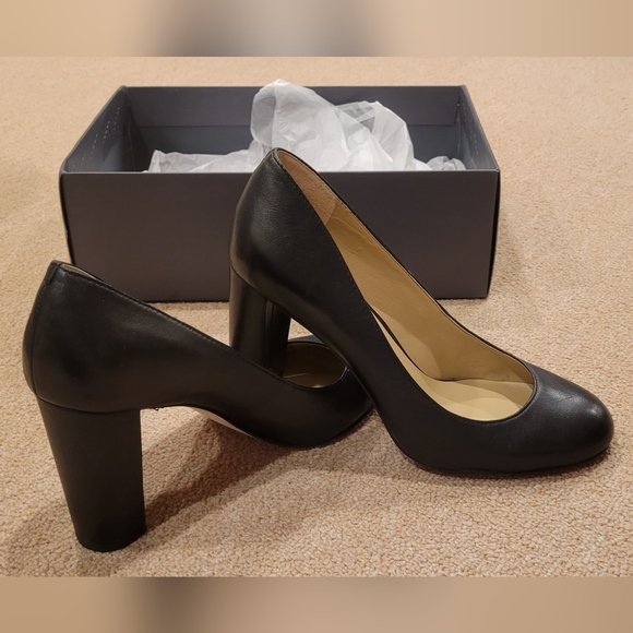 Ann Taylor black leather block heel pumps - Picture 7 of 8